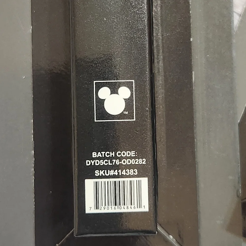 Disney set lip